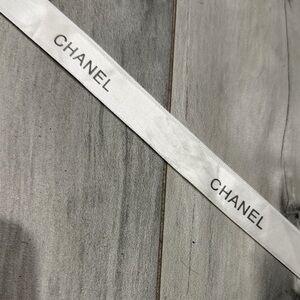 CHANEL Elegant White Ribbon